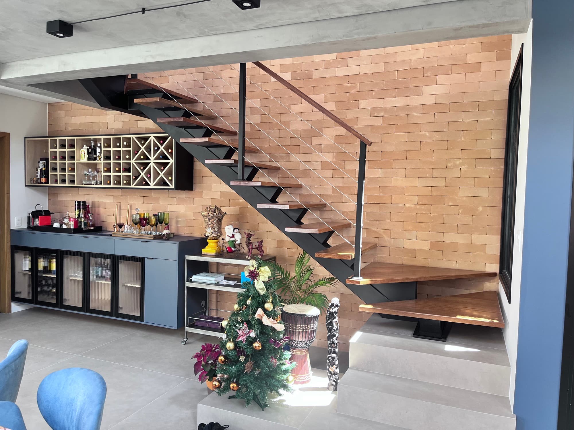 Escada residencial sob medida em ambiente particular